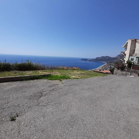 Appartamento Casa Vacanze Donna Yuliya Letojanni Esterno foto