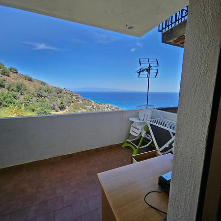 Appartamento Casa Vacanze Donna Yuliya Letojanni Esterno foto