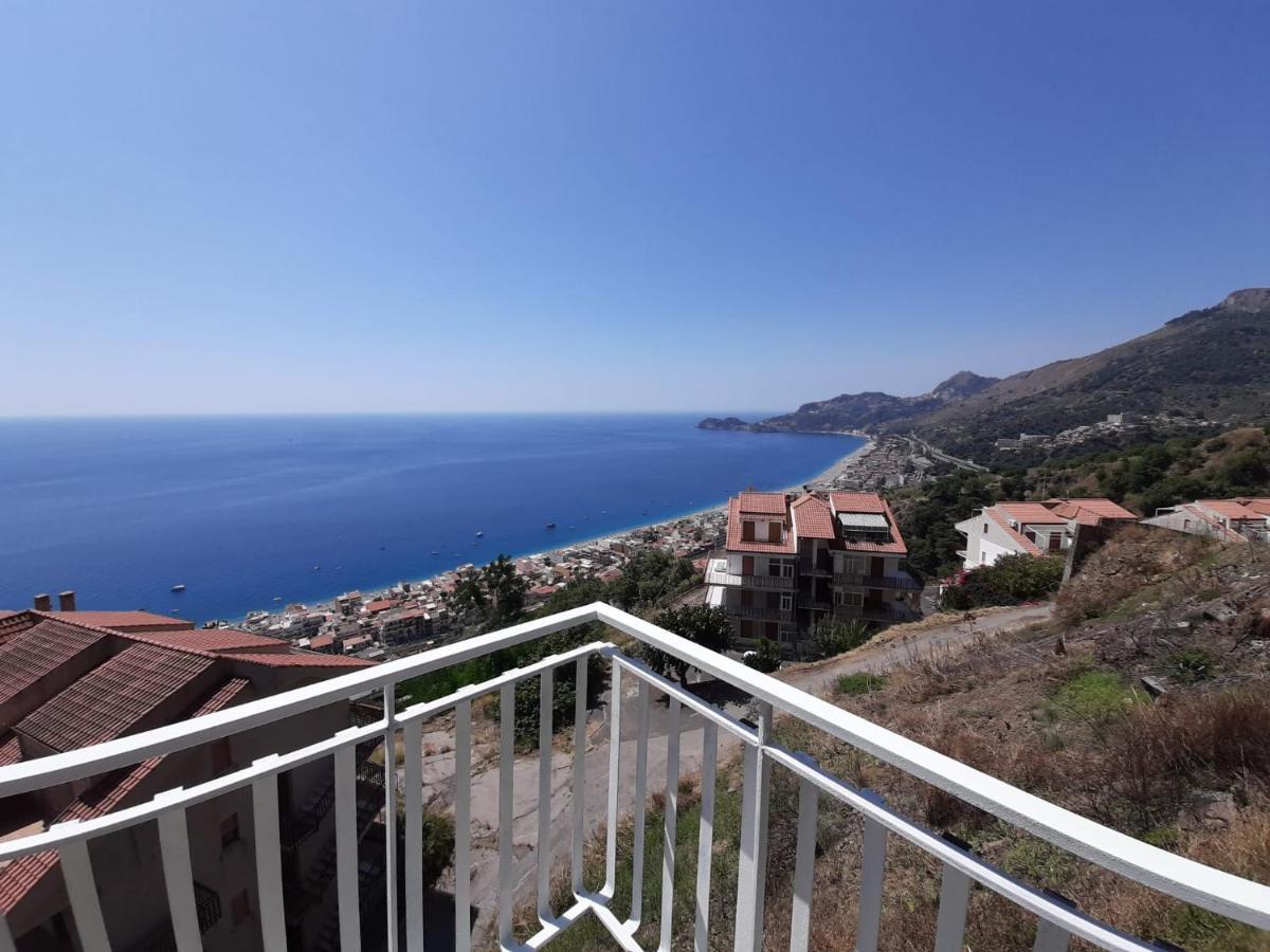 Appartamento Casa Vacanze Donna Yuliya Letojanni Esterno foto
