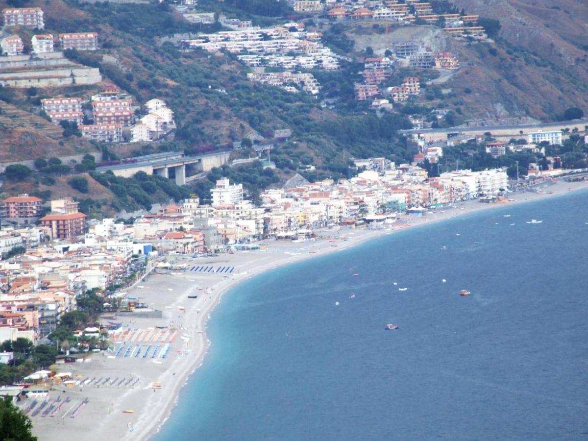 Appartamento Casa Vacanze Donna Yuliya Letojanni Esterno foto