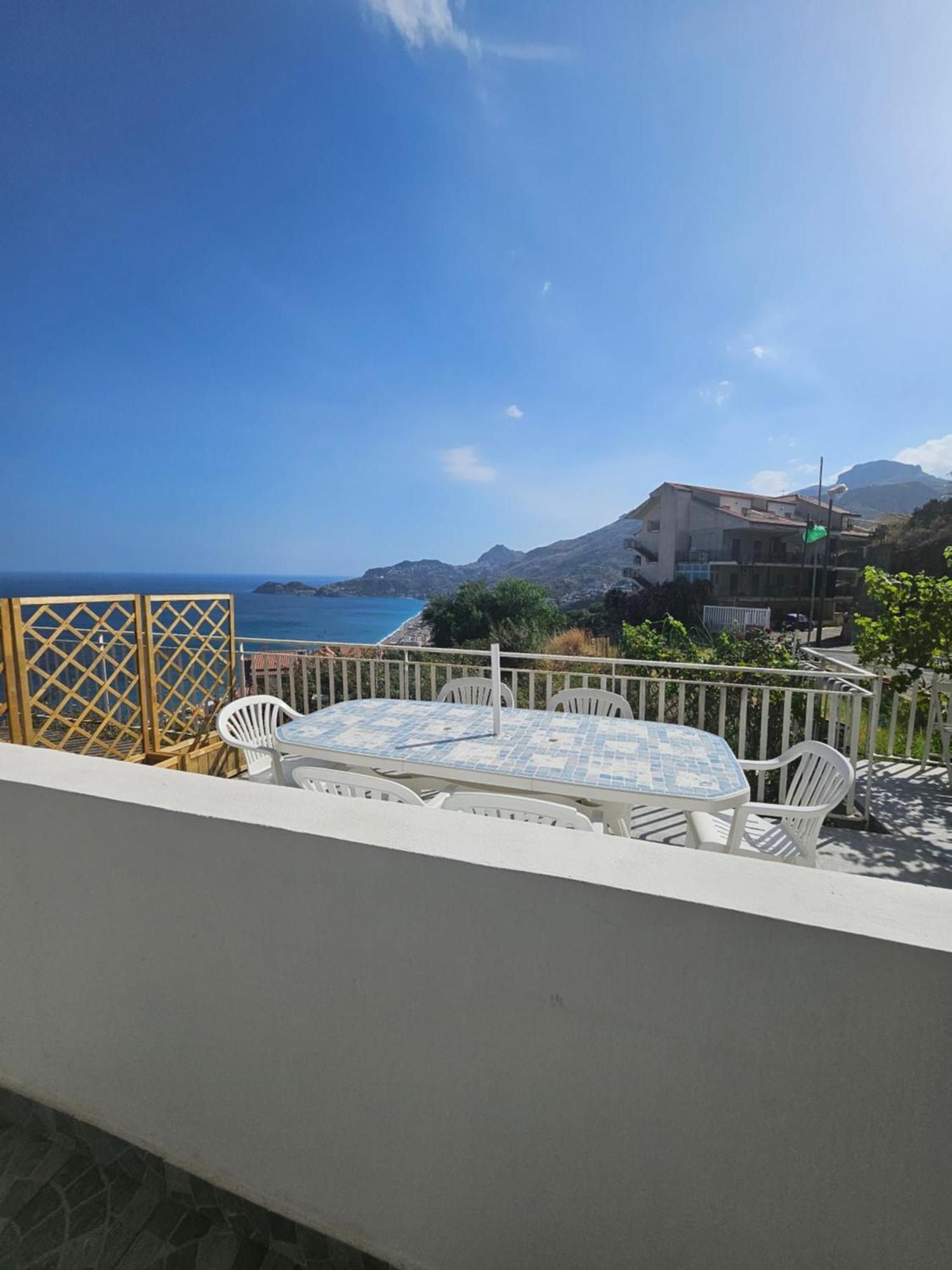 Appartamento Casa Vacanze Donna Yuliya Letojanni Esterno foto