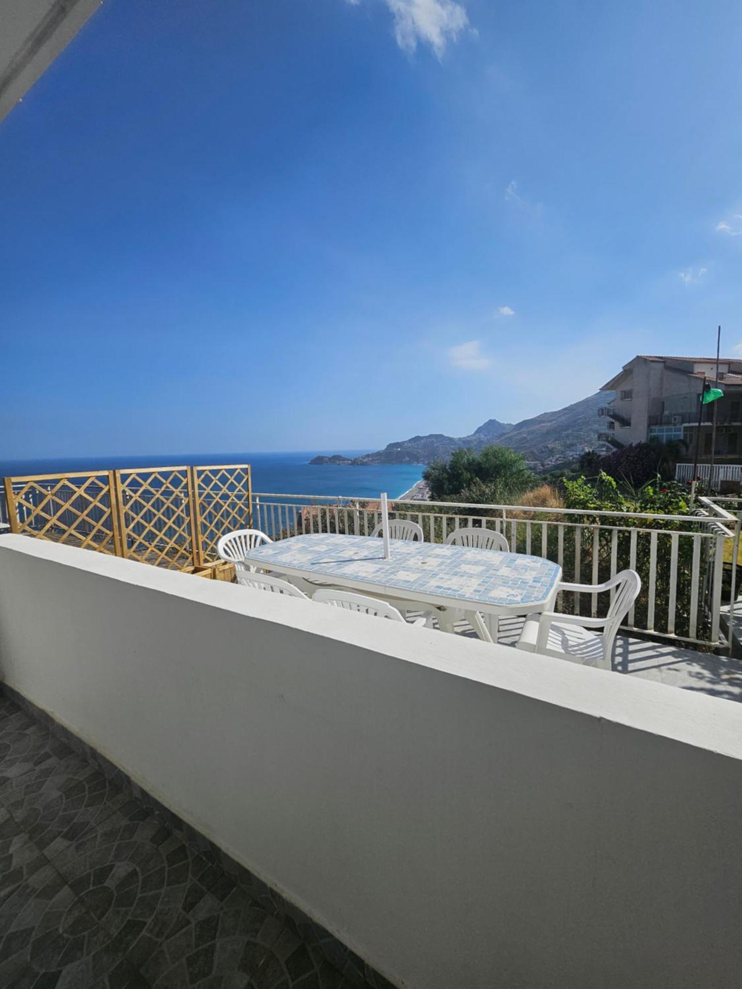 Appartamento Casa Vacanze Donna Yuliya Letojanni Esterno foto