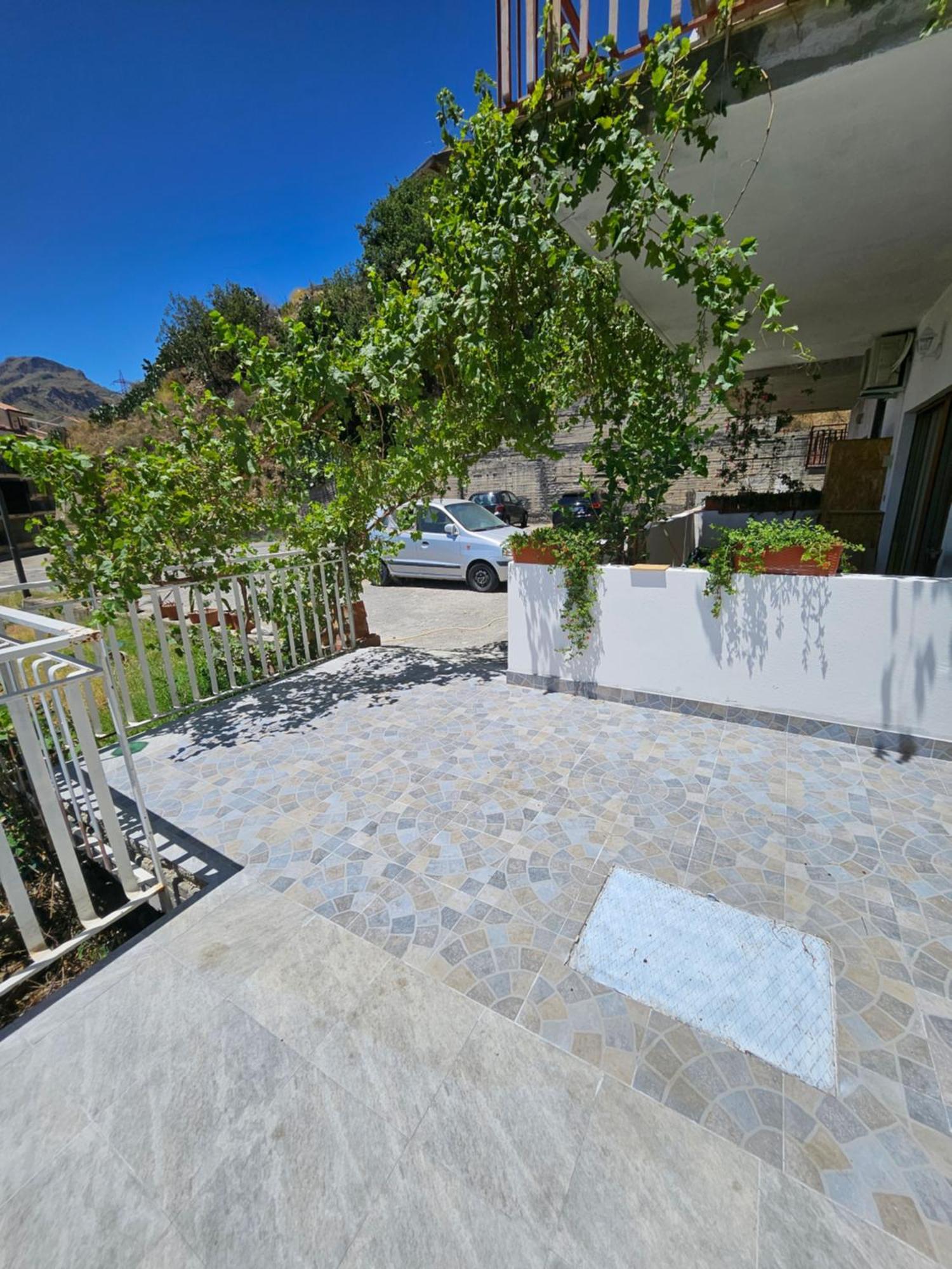 Appartamento Casa Vacanze Donna Yuliya Letojanni Esterno foto