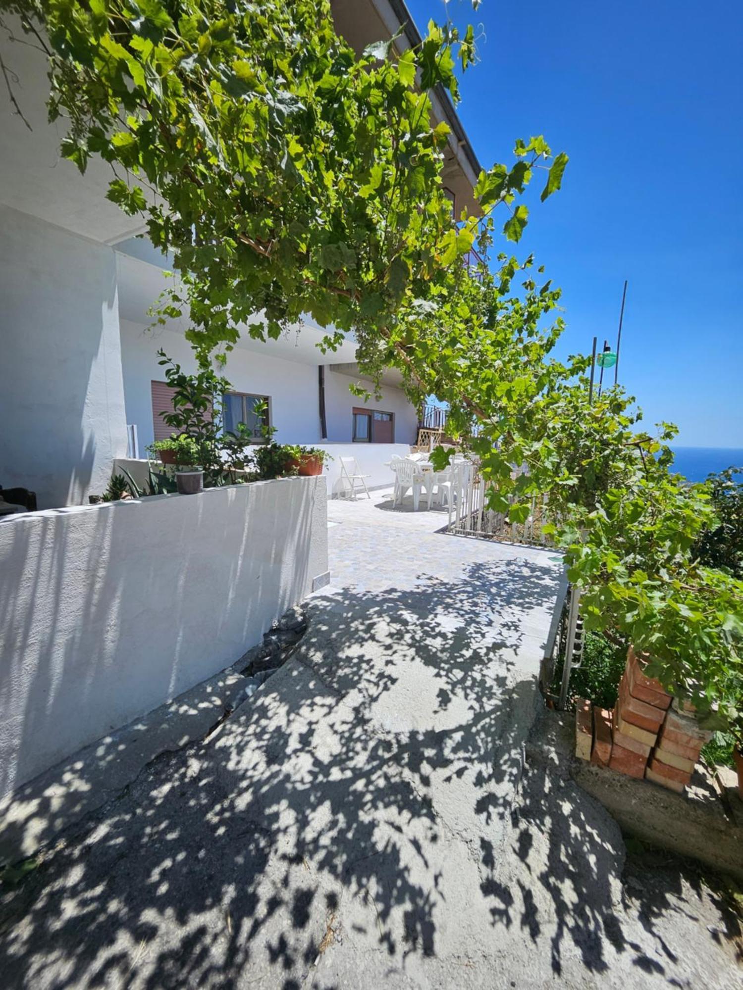 Appartamento Casa Vacanze Donna Yuliya Letojanni Esterno foto